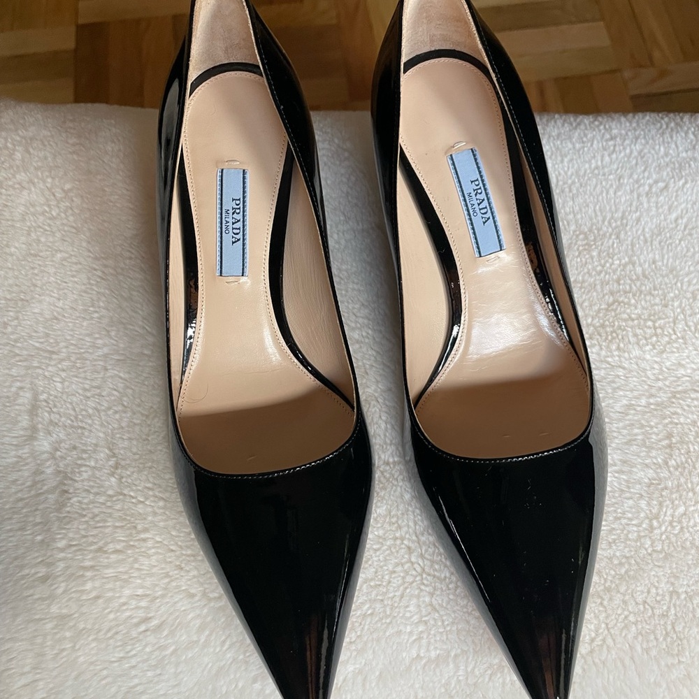 Unworn Black Prada heels size 8.5
